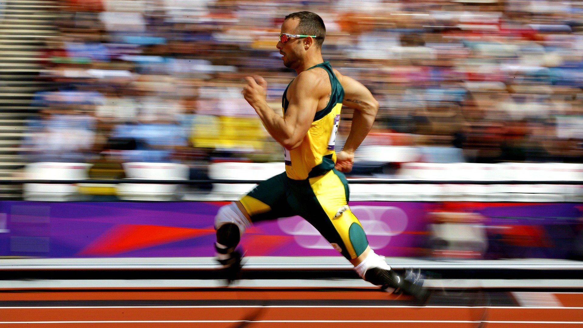 莫莉·奥卡拉汉冲刺力十足赢得掌声，奥斯卡莫利亚