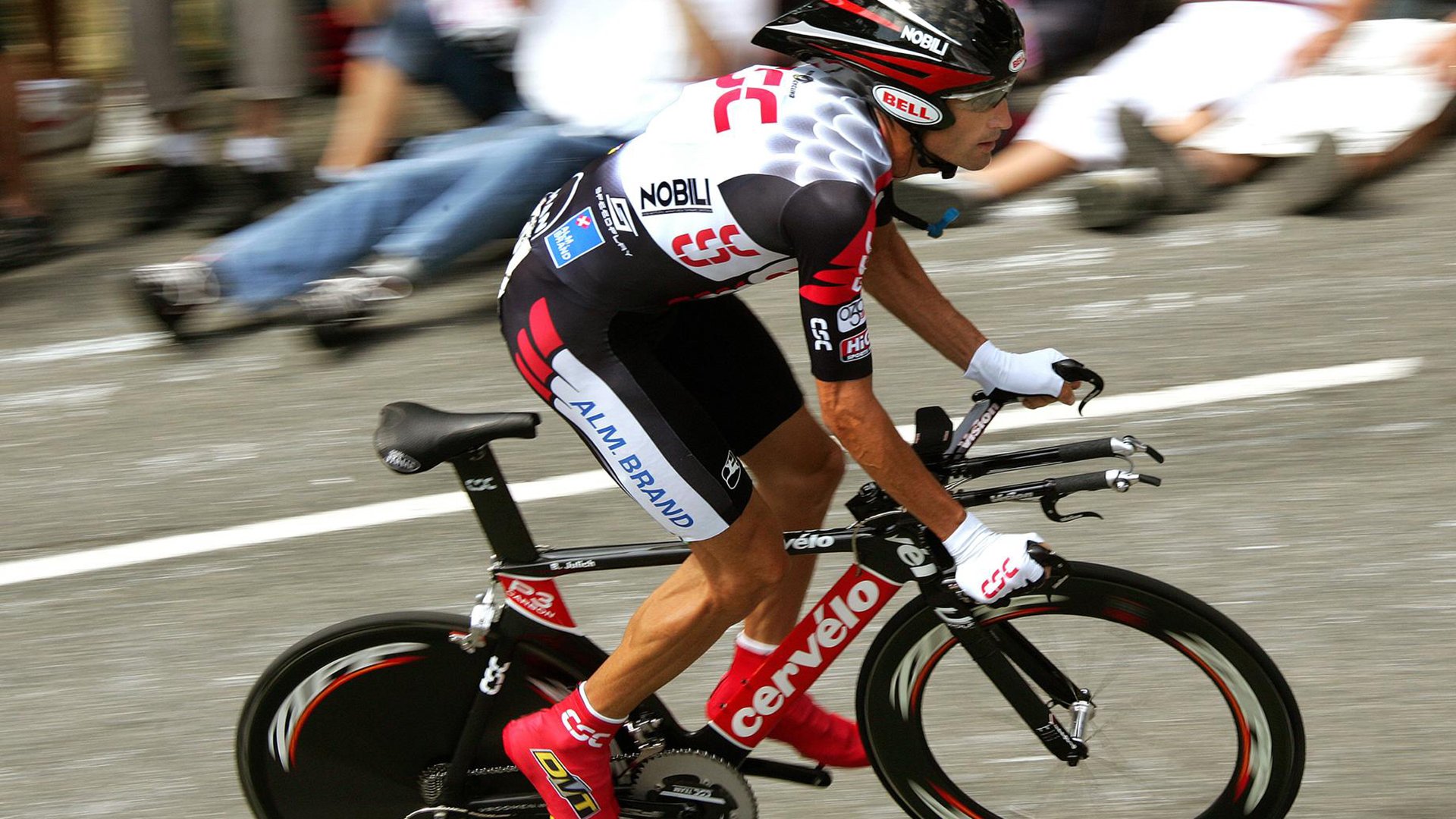 莫莉·奥卡拉汉冲刺力十足赢得掌声，奥斯卡莫利亚